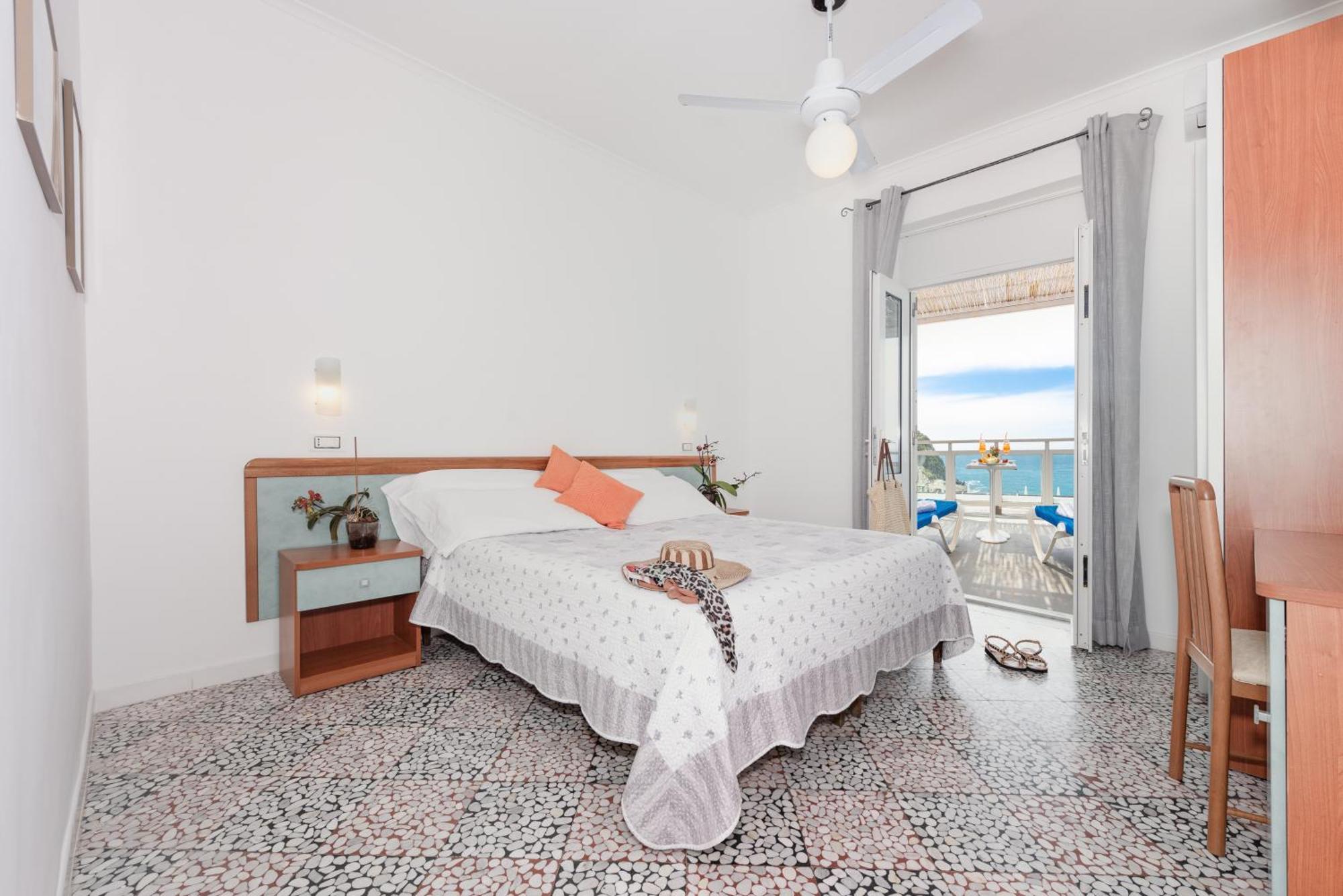 Hotel Villa Sirena Sant'Angelo  Exteriör bild