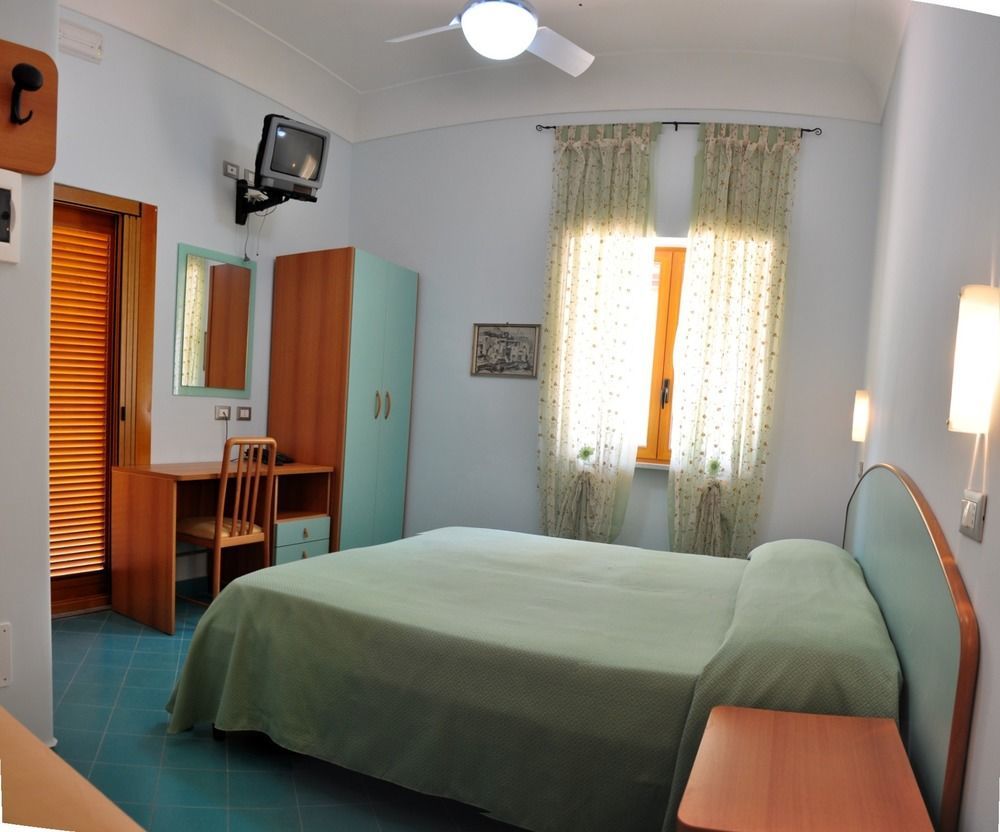 Hotel Villa Sirena Sant'Angelo  Exteriör bild