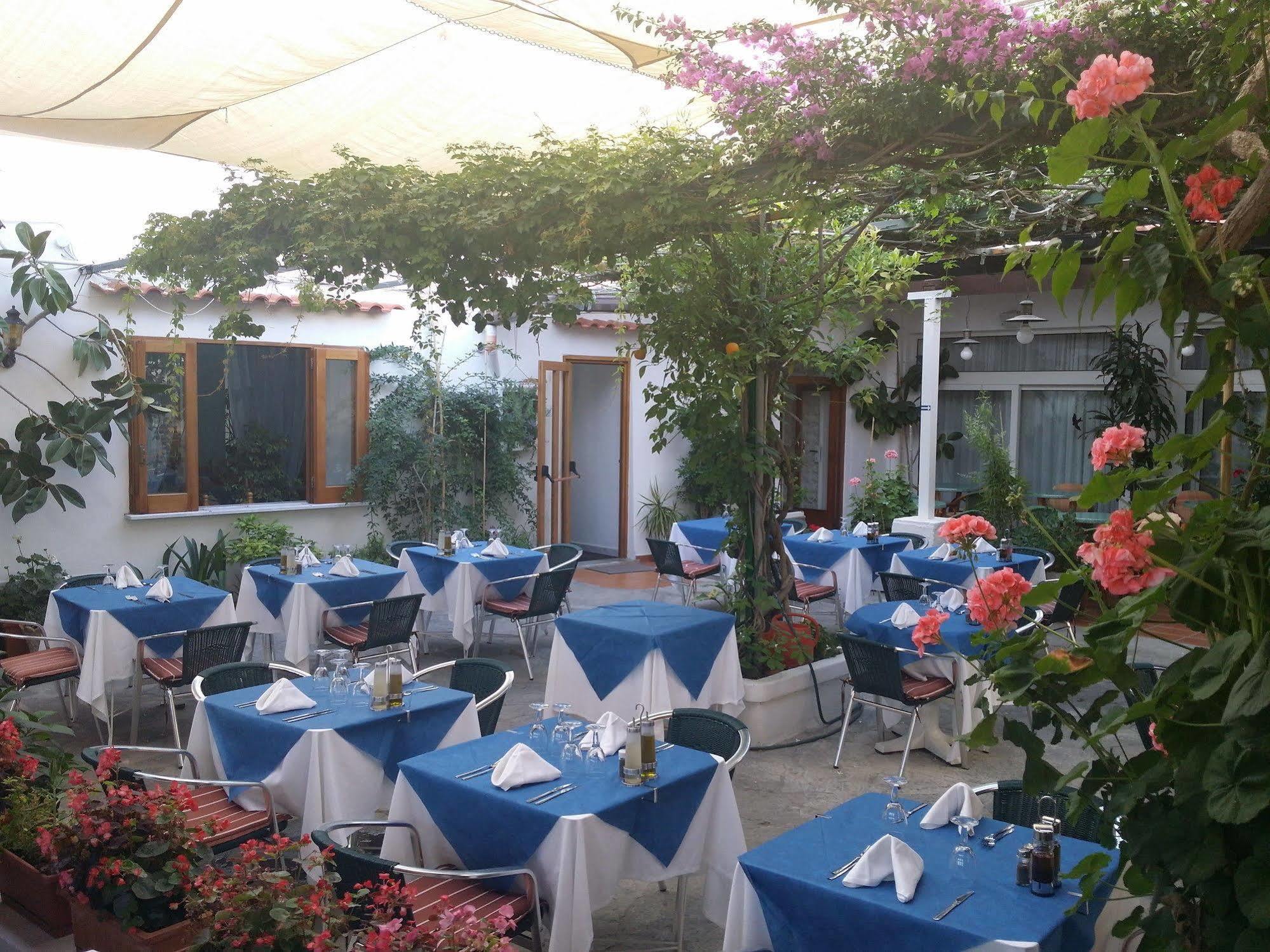 Hotel Villa Sirena Sant'Angelo  Exteriör bild