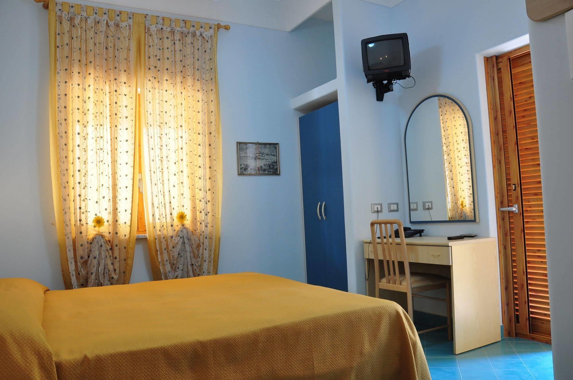 Hotel Villa Sirena Sant'Angelo  Exteriör bild